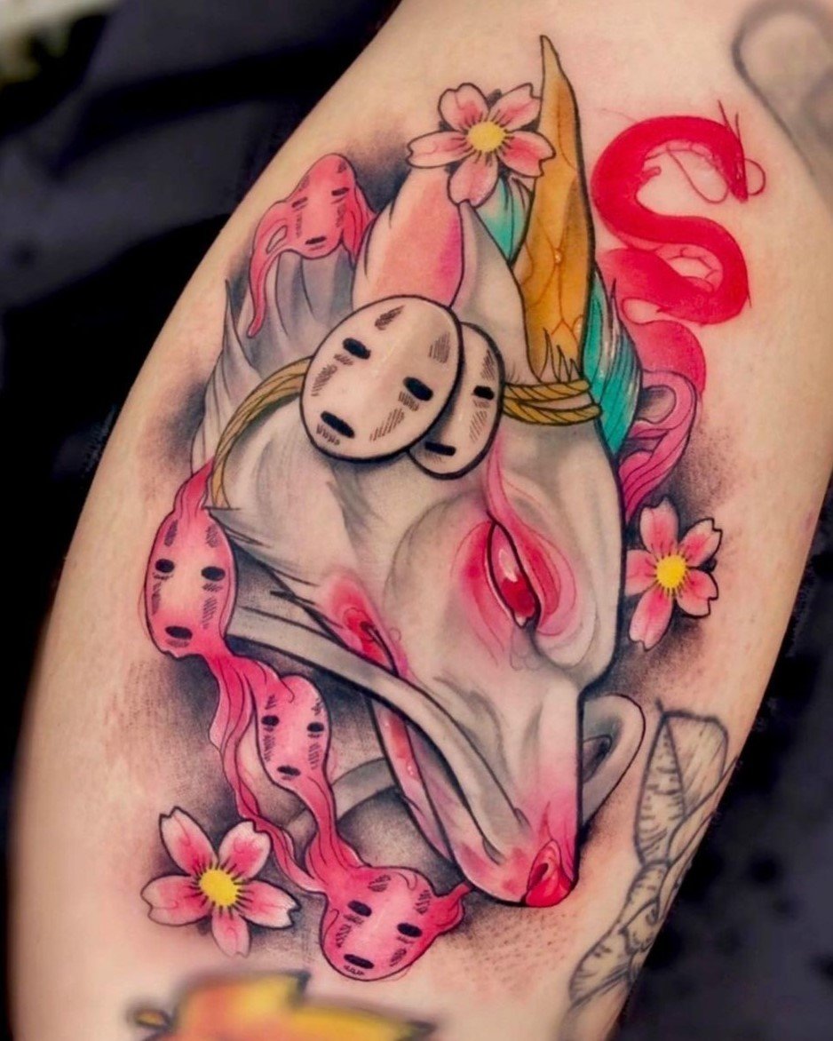 Artista: Devid SB. Pro Team Artist Water Law Tattoo. Tatuaggio a colori della testa del drago bianco Haku, personaggio del film animato “La città incantata” di Hayao Miyazaki.